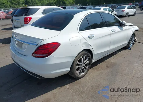 2017 Mercedes-Benz C 300 4Matic/Luxury 4Matic/Sport 4Matic z USA, uszkodzony, nr VIN 55SWF4KB8HU208704